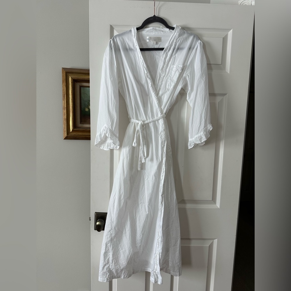 Eileen West White Floral Embroidered Blouse